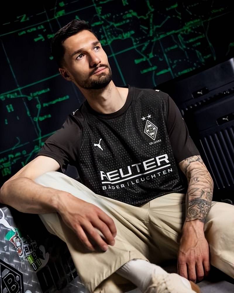 清晨门兴格拉德巴赫备战欧超杯,绝杀压哨细节曝光,引发热议,资深球员宣示担当的简单介绍开云官方网站